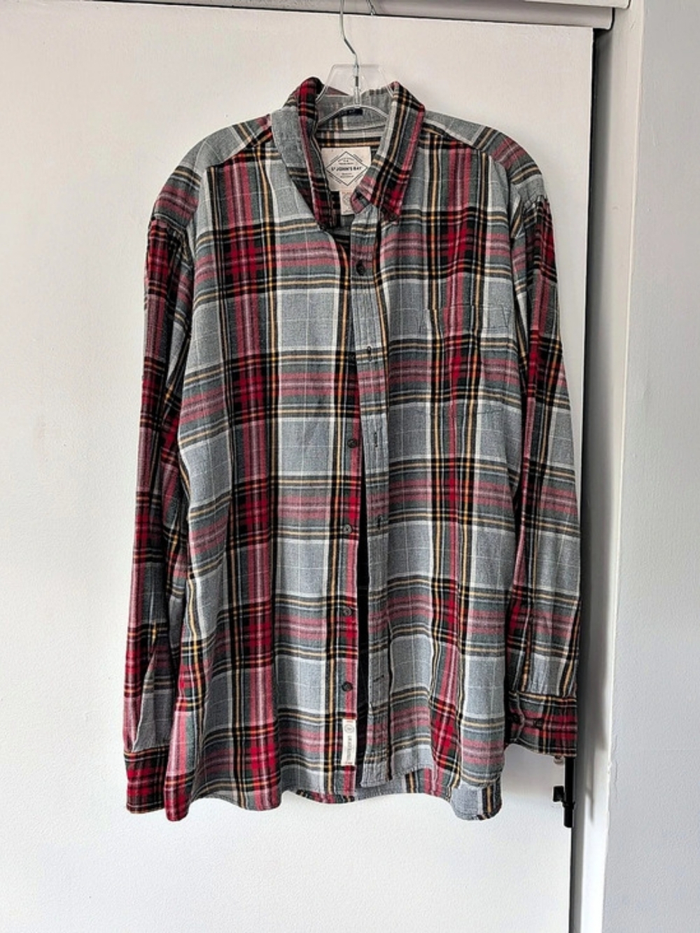 St. John's Bay Legacy Flannel Men's XL Gray Red Plaid Cotton Shirt